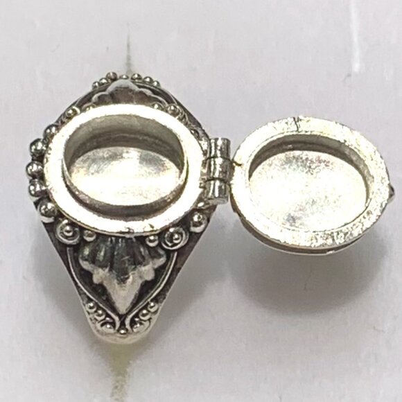 Sterling Silver Ash Holder Ring With A Cushion Cut Garnet Sz 7   NEW - Picture 2 of 2